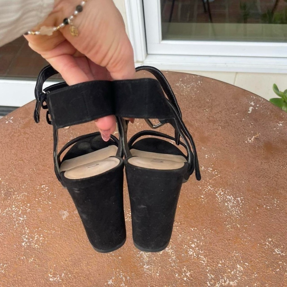 Reisa black suede Unisa block heel sandals with an open toe and ankle strap sz 6 - Picture 4 of 6